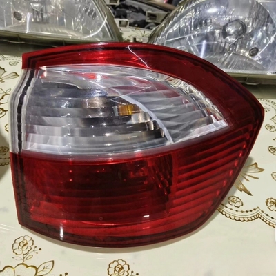Kunststoff-LED-Hinterleuchten für BYD S6 Rot-Weiß Außen- und Innenbeleuchtung